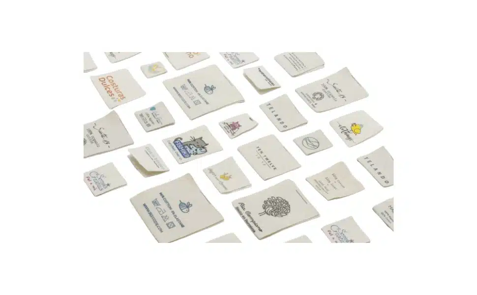 Etiquetas para ropa: textiles, colgantes, precios y tallas